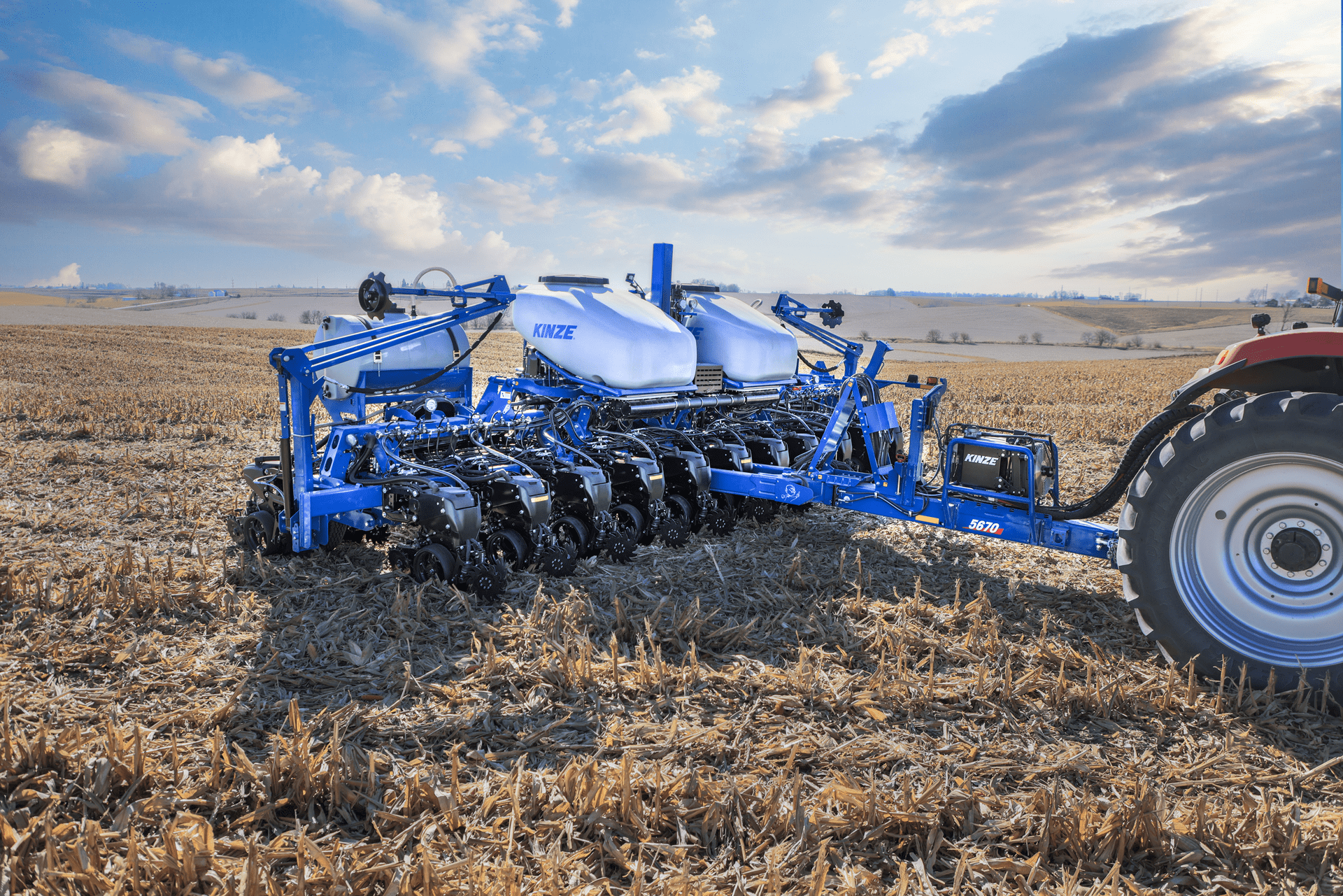 Kinze 5670: Pivot Fold, Split Row Planter - view 4