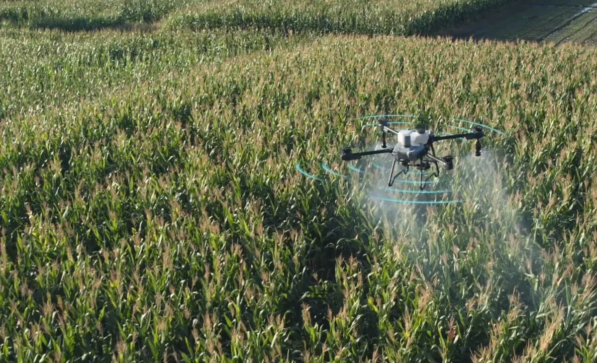 DJI AGRAS T25 Compact Agricultural Drone - view 2