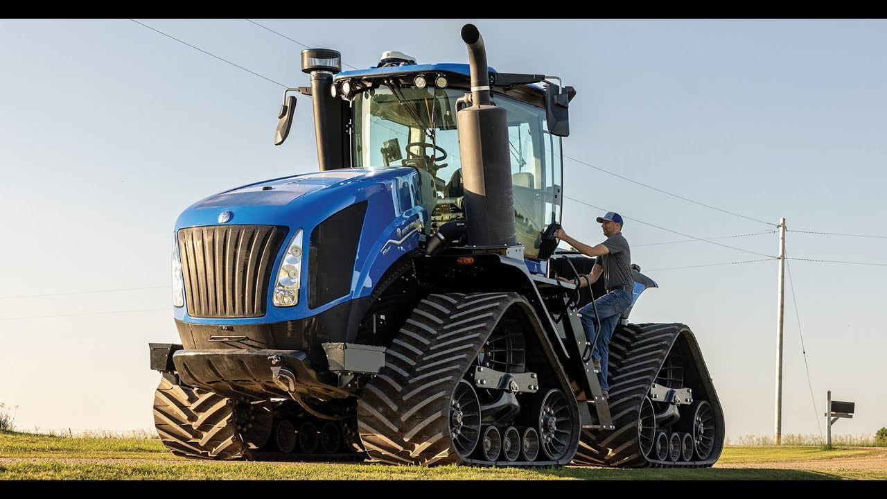 New Holland T9 SmartTrax: Flexible Track Tractor - view 3